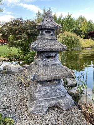 Japán kő pagoda háromszintes