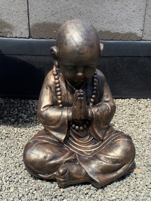 Imádkozó szerzetes szobor kicsi
